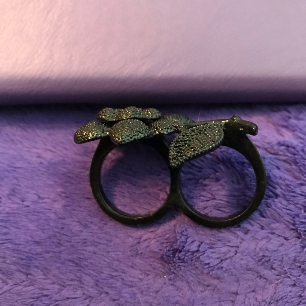 Torrid black flower 2 Finger ring size 11